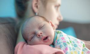 婴儿睡眠时间短容易醒怎么办